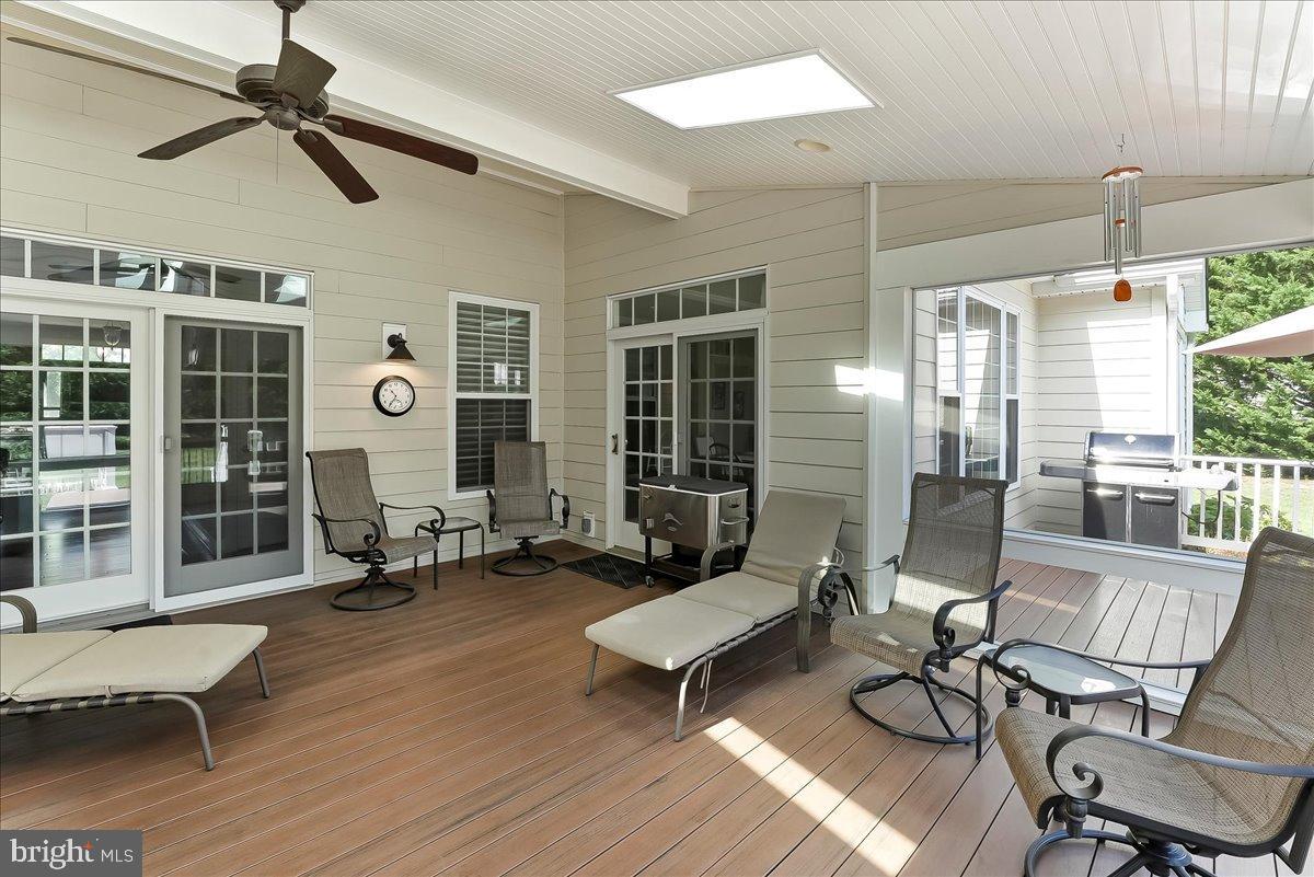 PONDVIEW - Residential