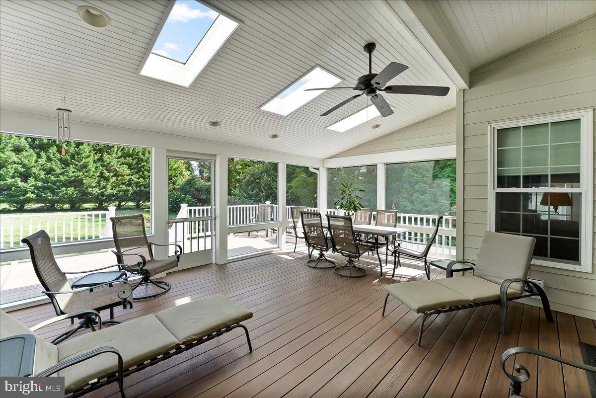 PONDVIEW - Residential