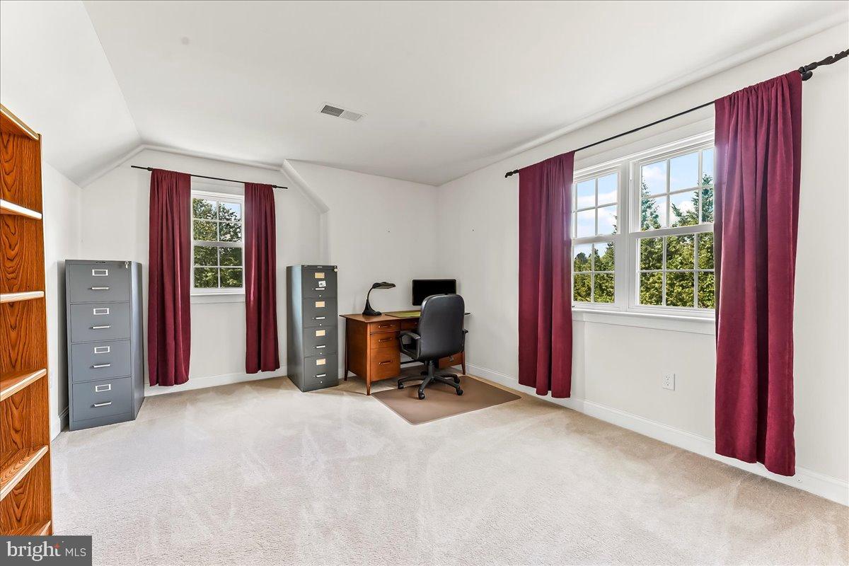 PONDVIEW - Residential