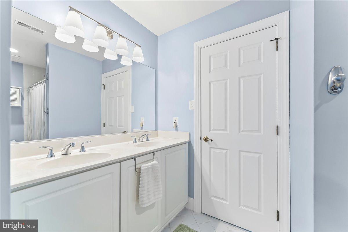 PONDVIEW - Residential