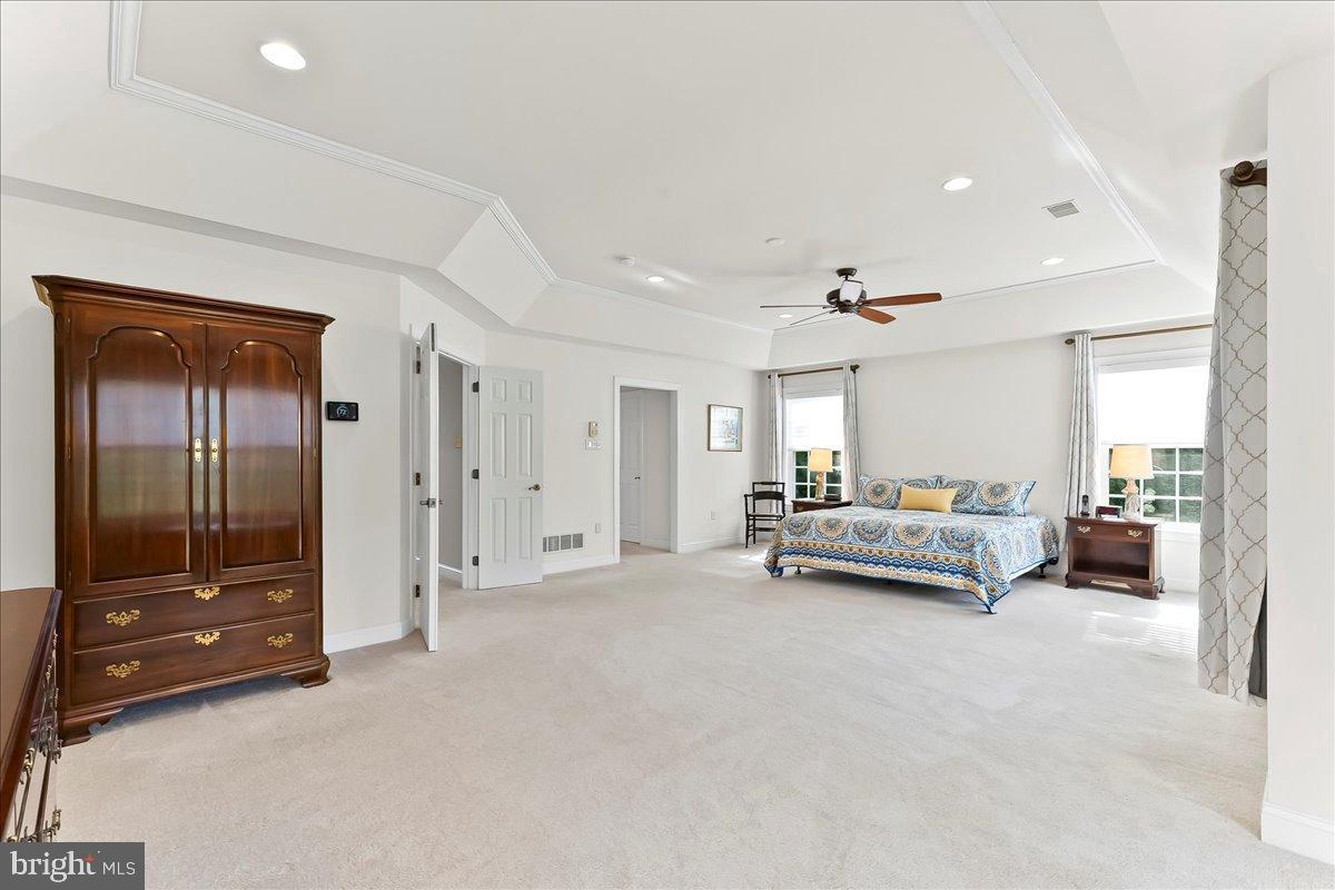 PONDVIEW - Residential