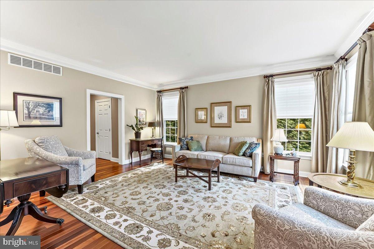 PONDVIEW - Residential