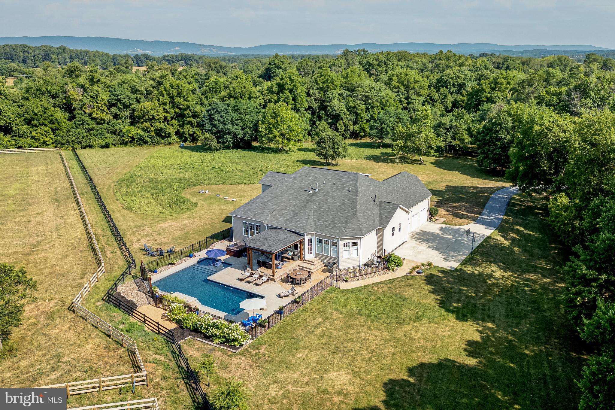 FOX KNOLL - Residential