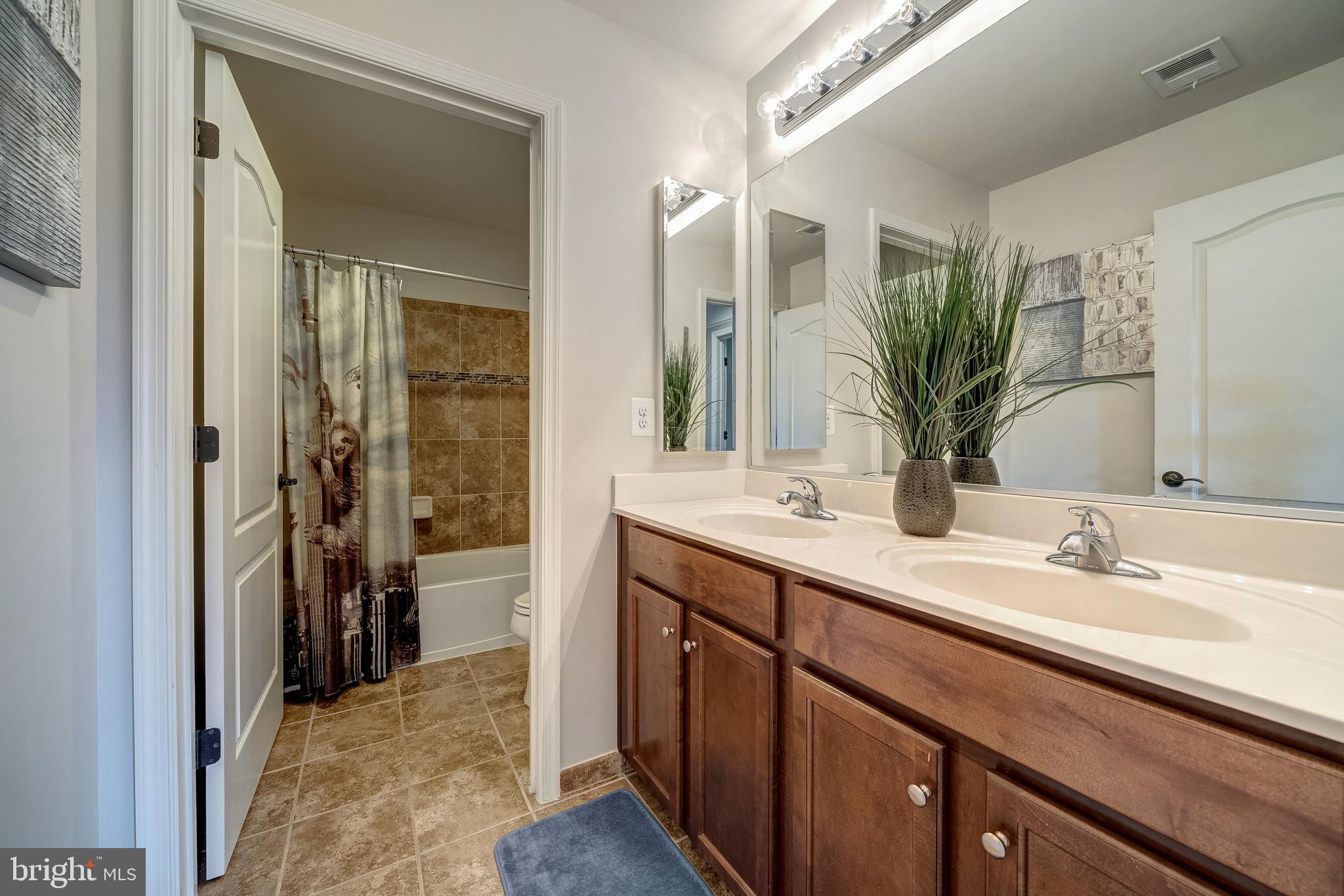 FOX KNOLL - Residential