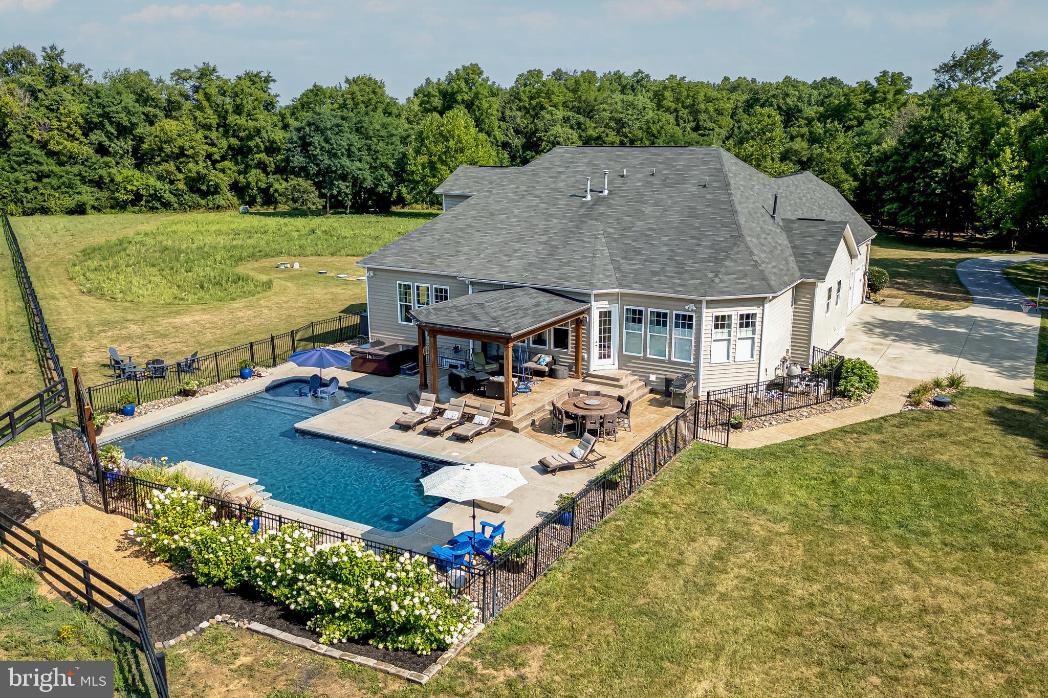 FOX KNOLL - Residential