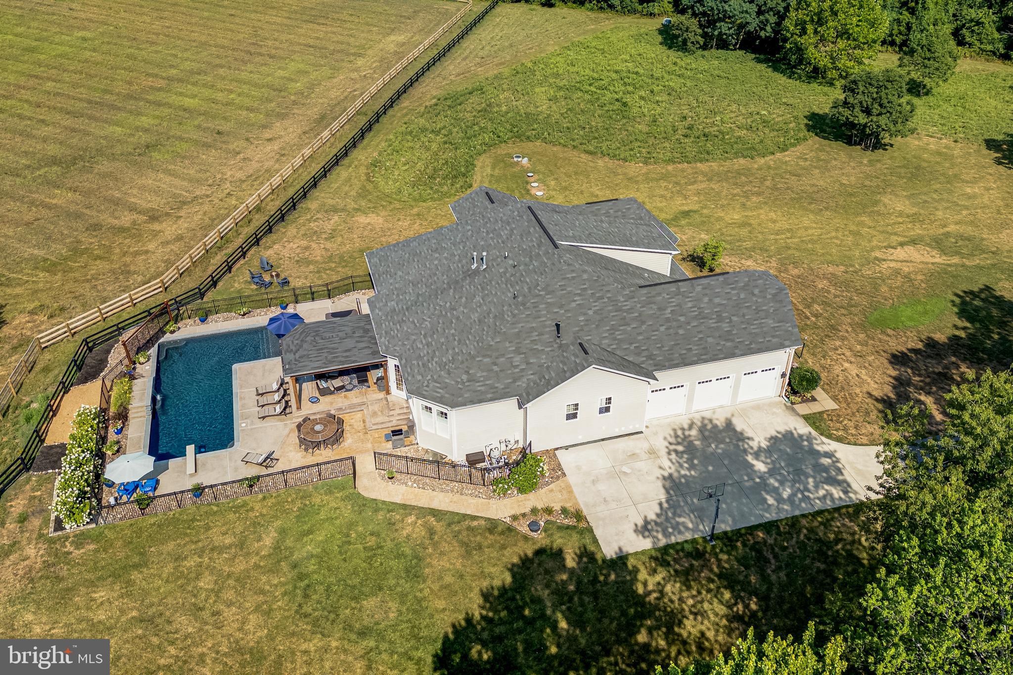 FOX KNOLL - Residential