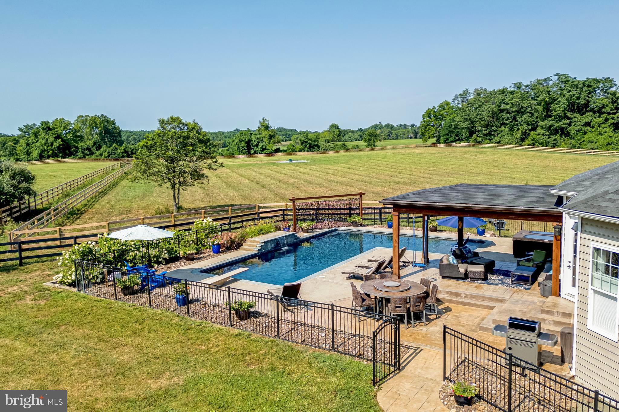 FOX KNOLL - Residential