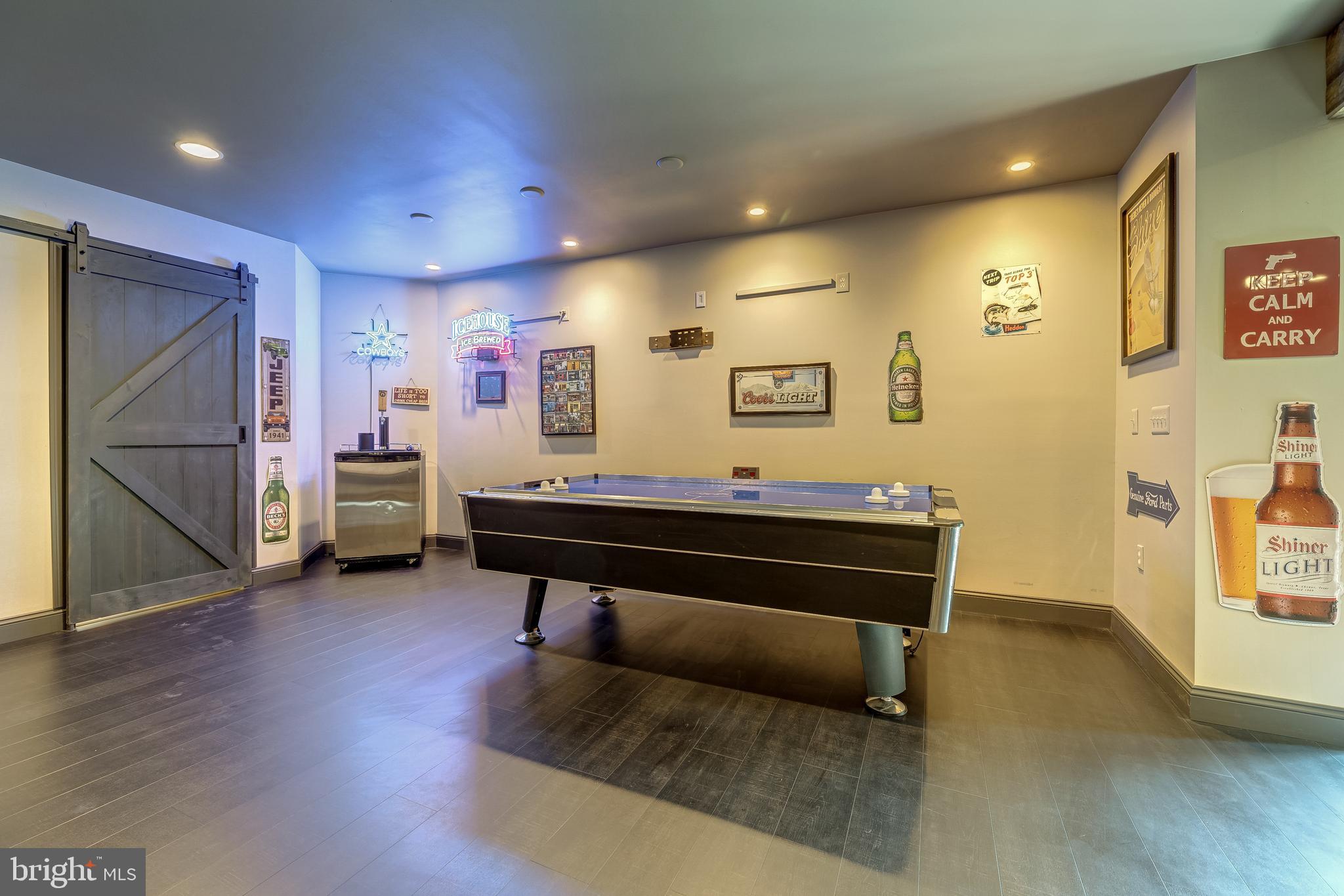 FOX KNOLL - Residential