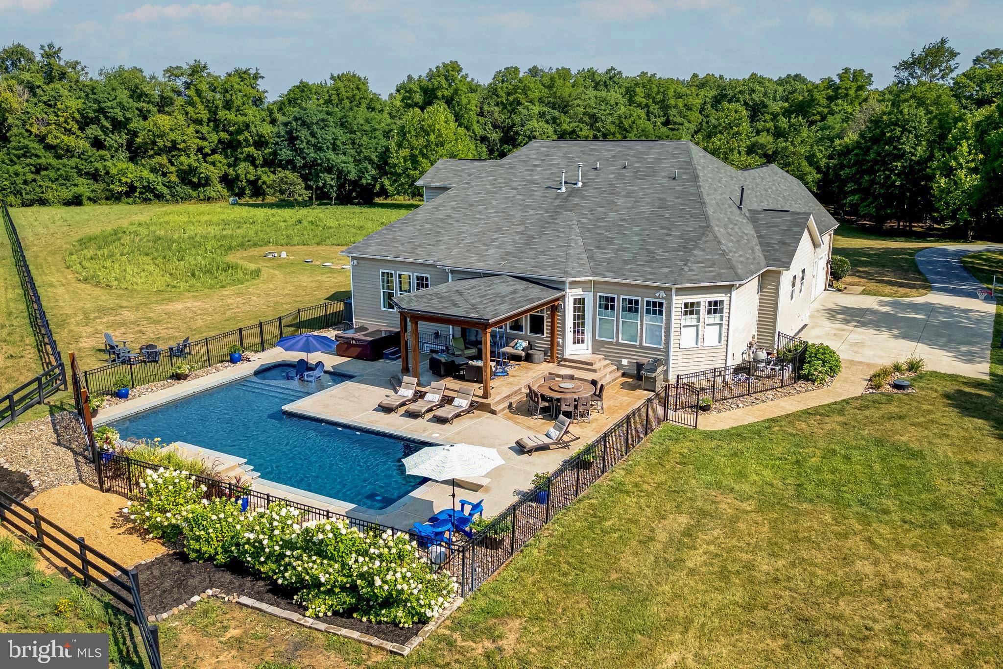 FOX KNOLL - Residential