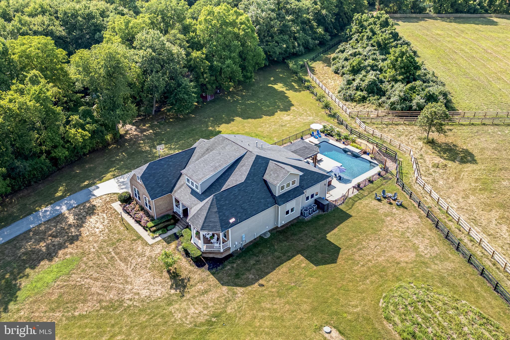 FOX KNOLL - Residential