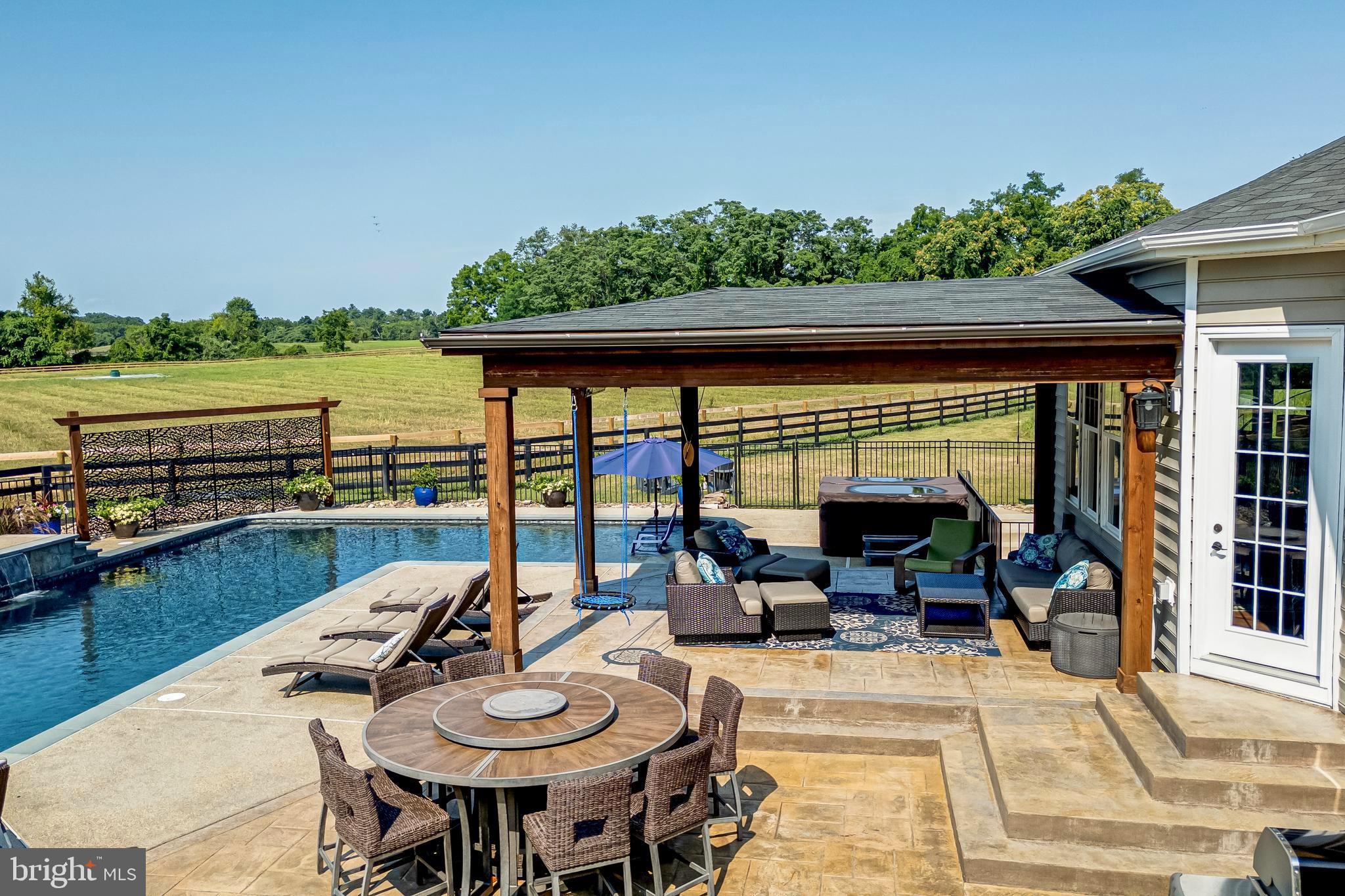 FOX KNOLL - Residential