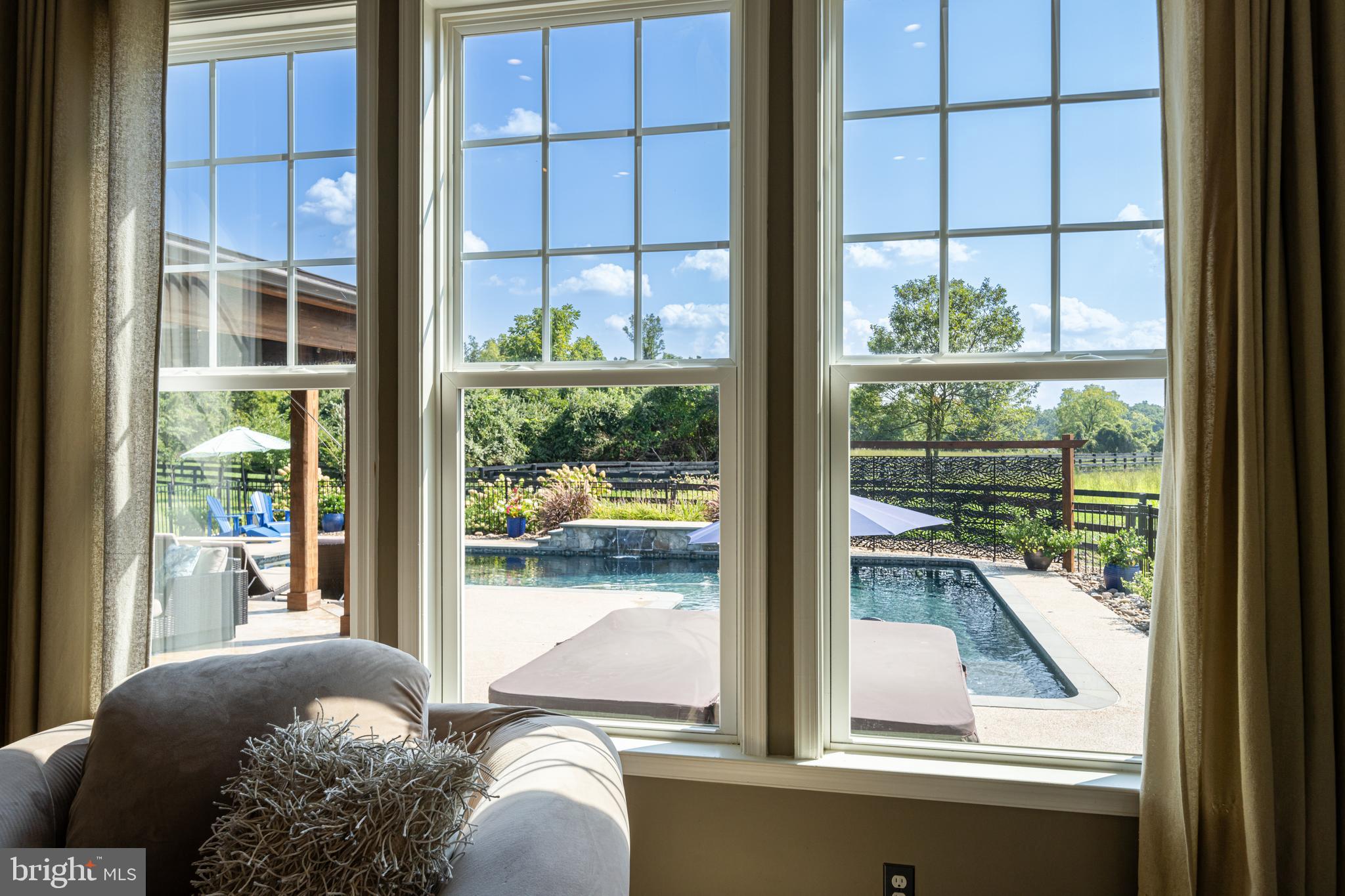 FOX KNOLL - Residential