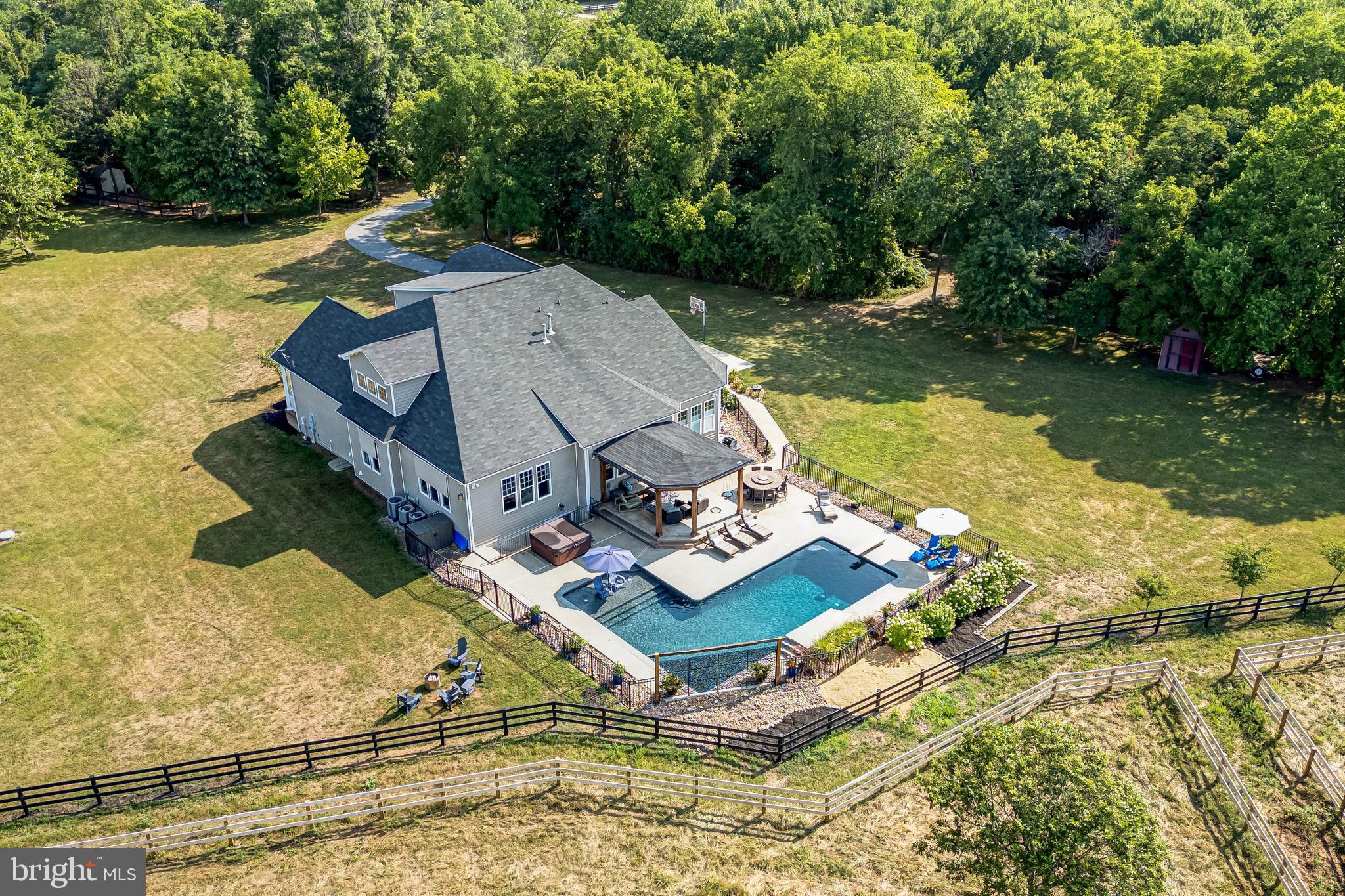 FOX KNOLL - Residential