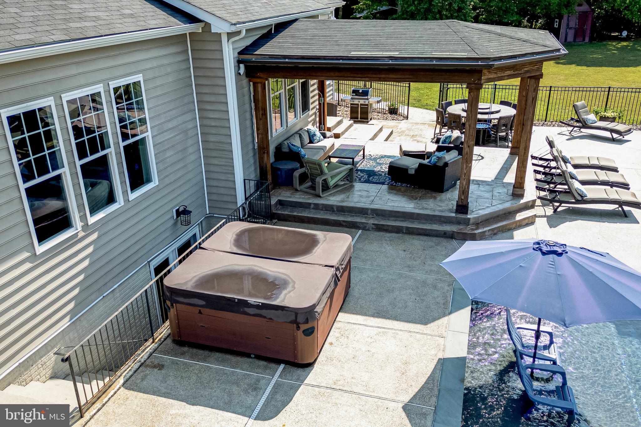 FOX KNOLL - Residential