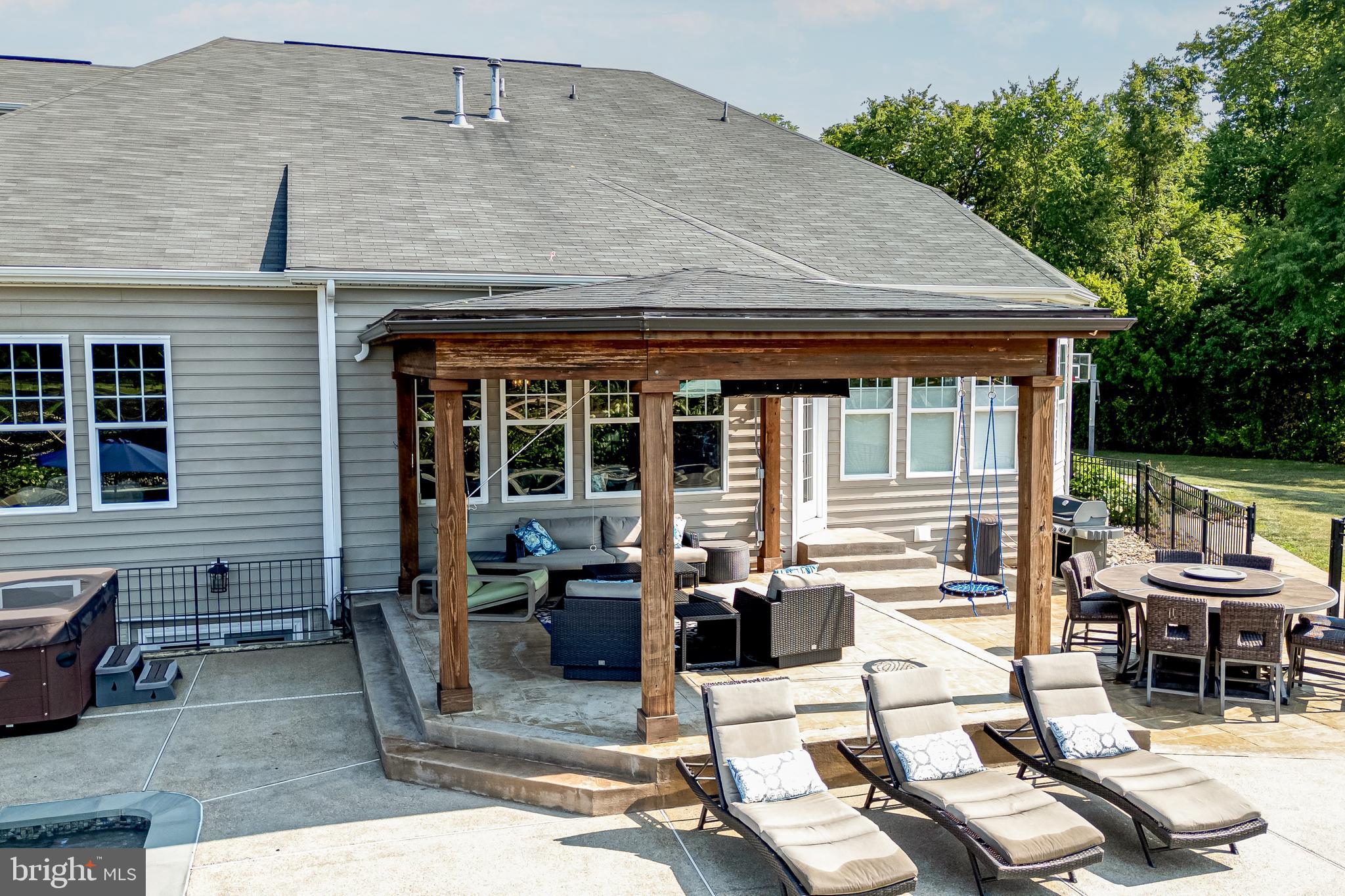 FOX KNOLL - Residential