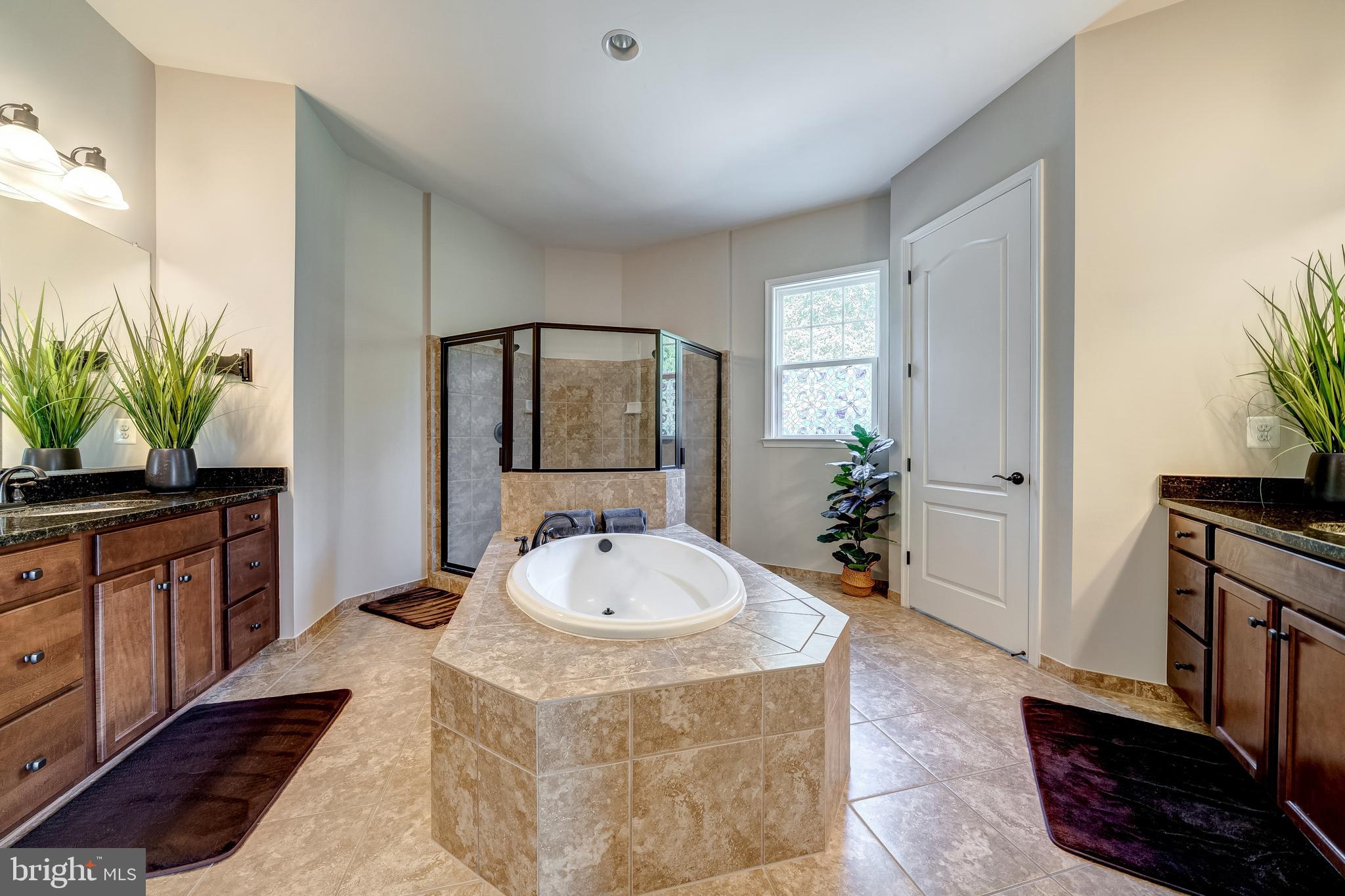 FOX KNOLL - Residential