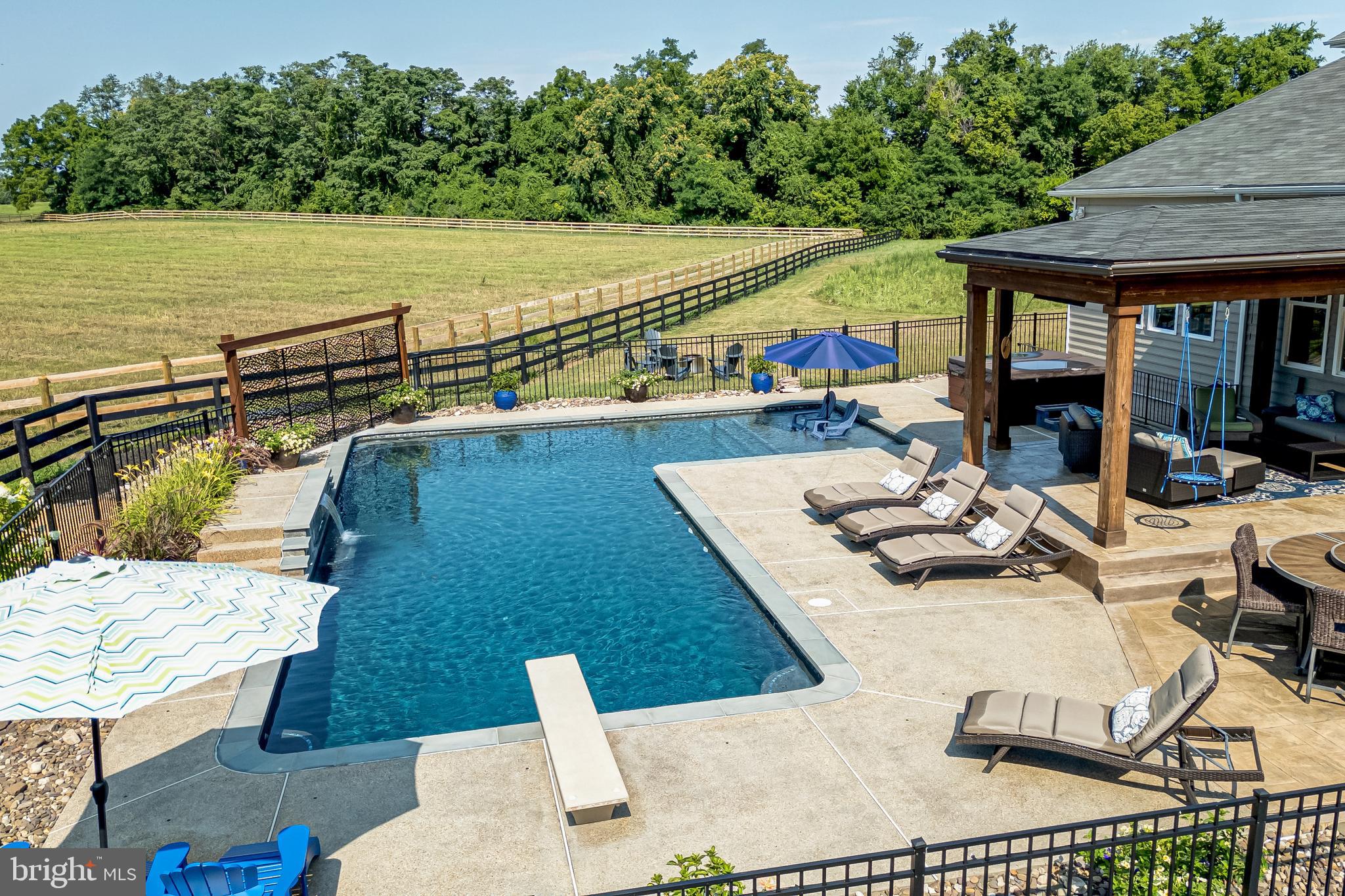 FOX KNOLL - Residential