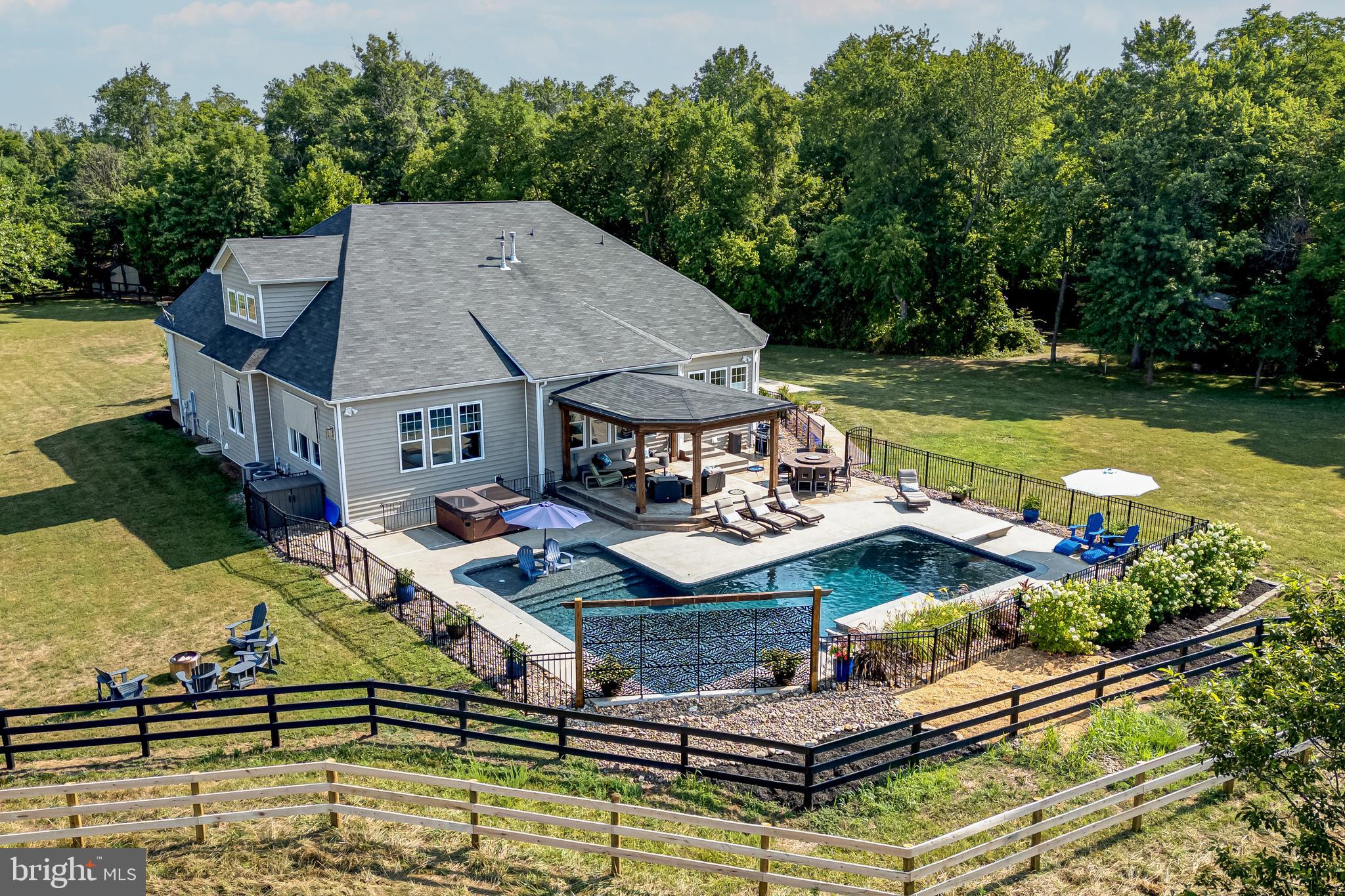 FOX KNOLL - Residential