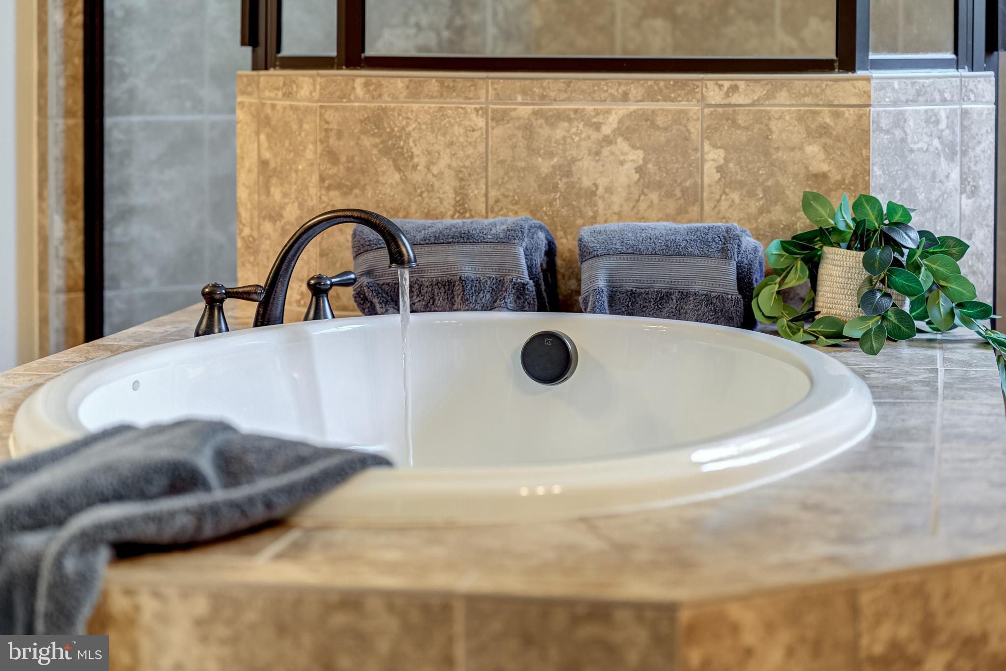 FOX KNOLL - Residential