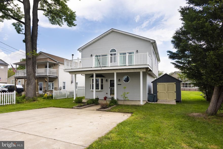 Welcome to the desirable Waterfront Community - Hyde Park!  This updated home offers 2 master bed rooms, 1 on the main level; and 1 on the upper level.  The home does not have a basement, but has plenty of entertainment space with with 3 areas to be used as living room space.  Plus plenty of room for home offices!  The mail level has hardwood flooring, fresh paint and an open floor plan. the large eat-in kitchen  has plenty of space for a dining table plus it has a center island for additional counter space.  The tall ceilings and extra large windows flood the home with an abundance of natural light.  The neighborhood has a community beach and boat launch that is free to use.  *Washer & Dryer 2009, Windows 2009, Roof 2009 & 2011, HW 2009, HVAC 2019, Kitchen appliances, granite countertop, backsplash, tile floor 2019.*