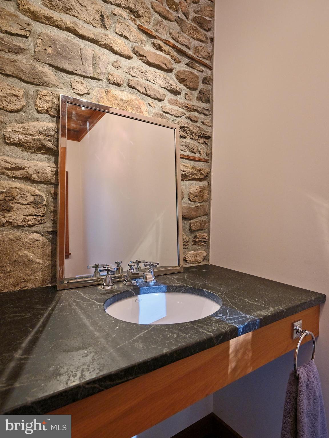 STONE MOUNT @ JERI - Residential