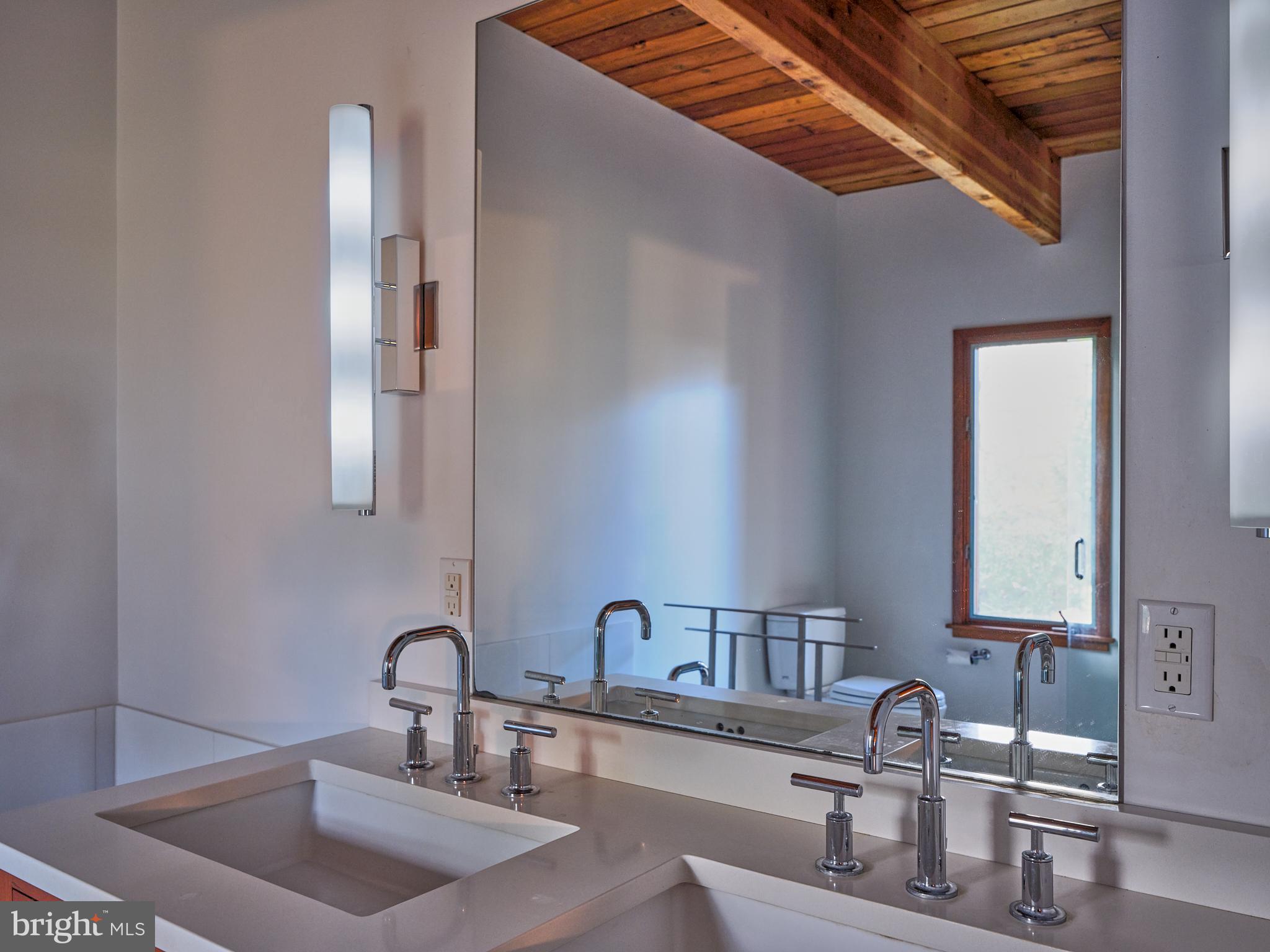 STONE MOUNT @ JERI - Residential