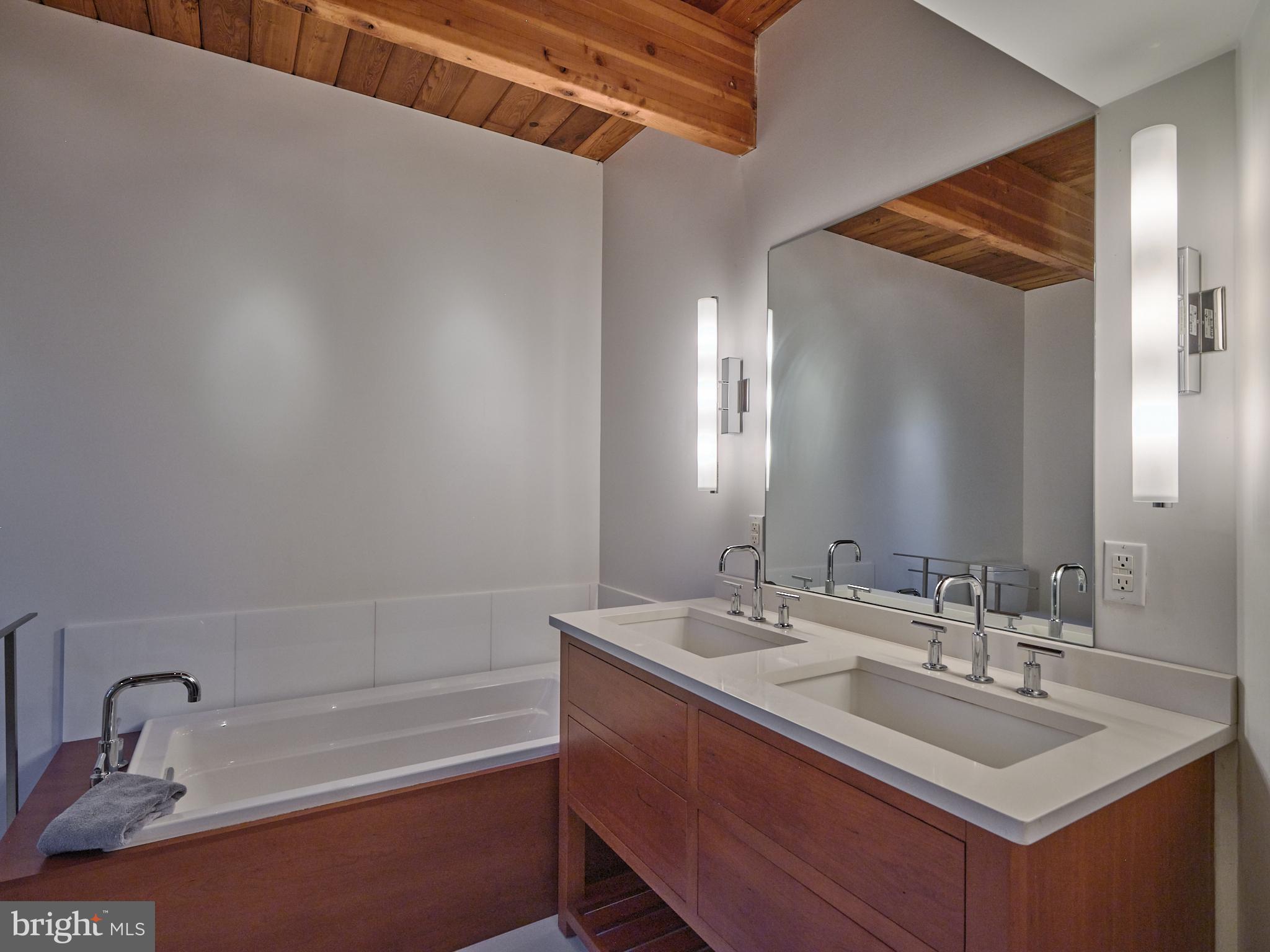 STONE MOUNT @ JERI - Residential