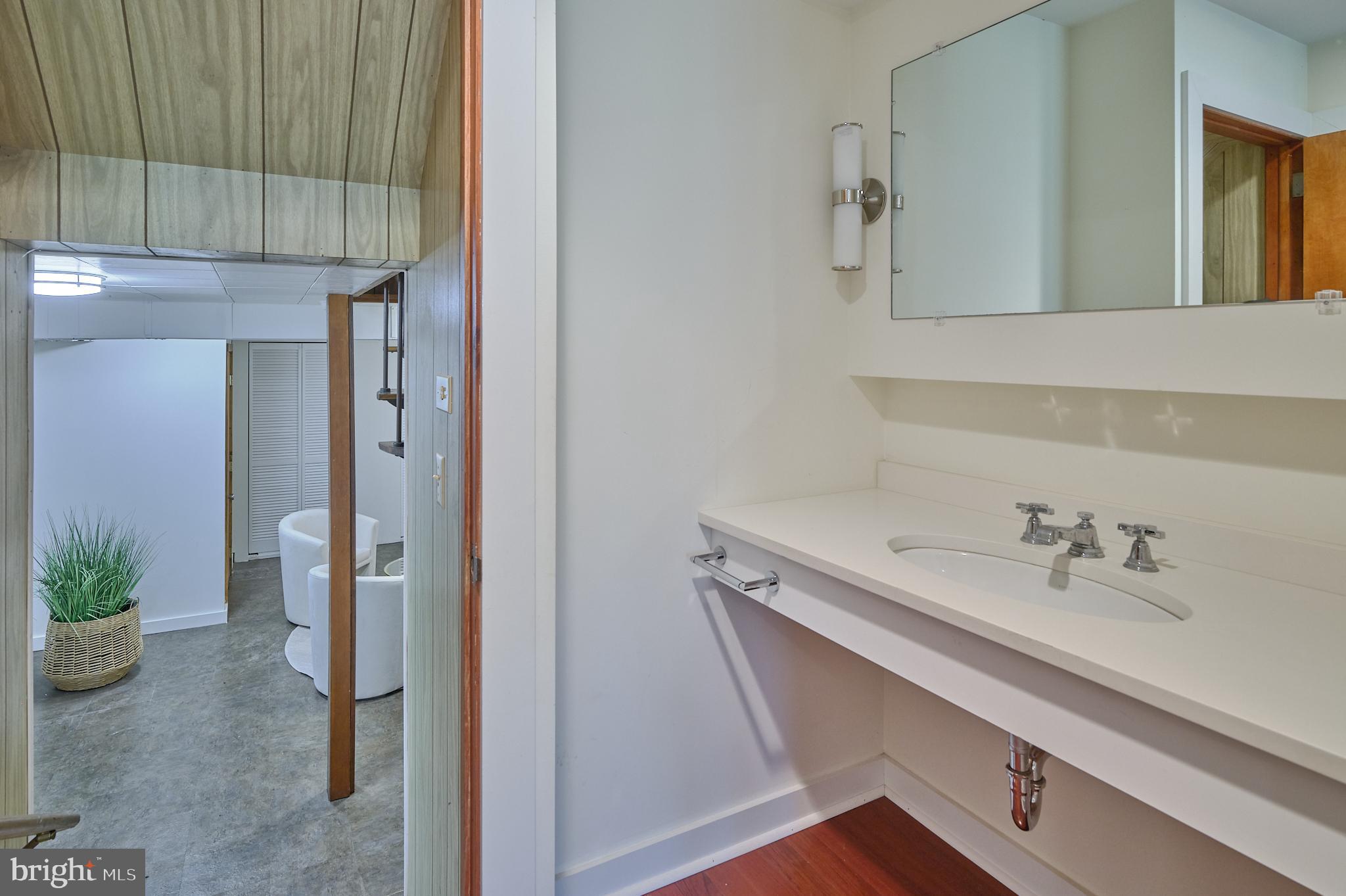 STONE MOUNT @ JERI - Residential