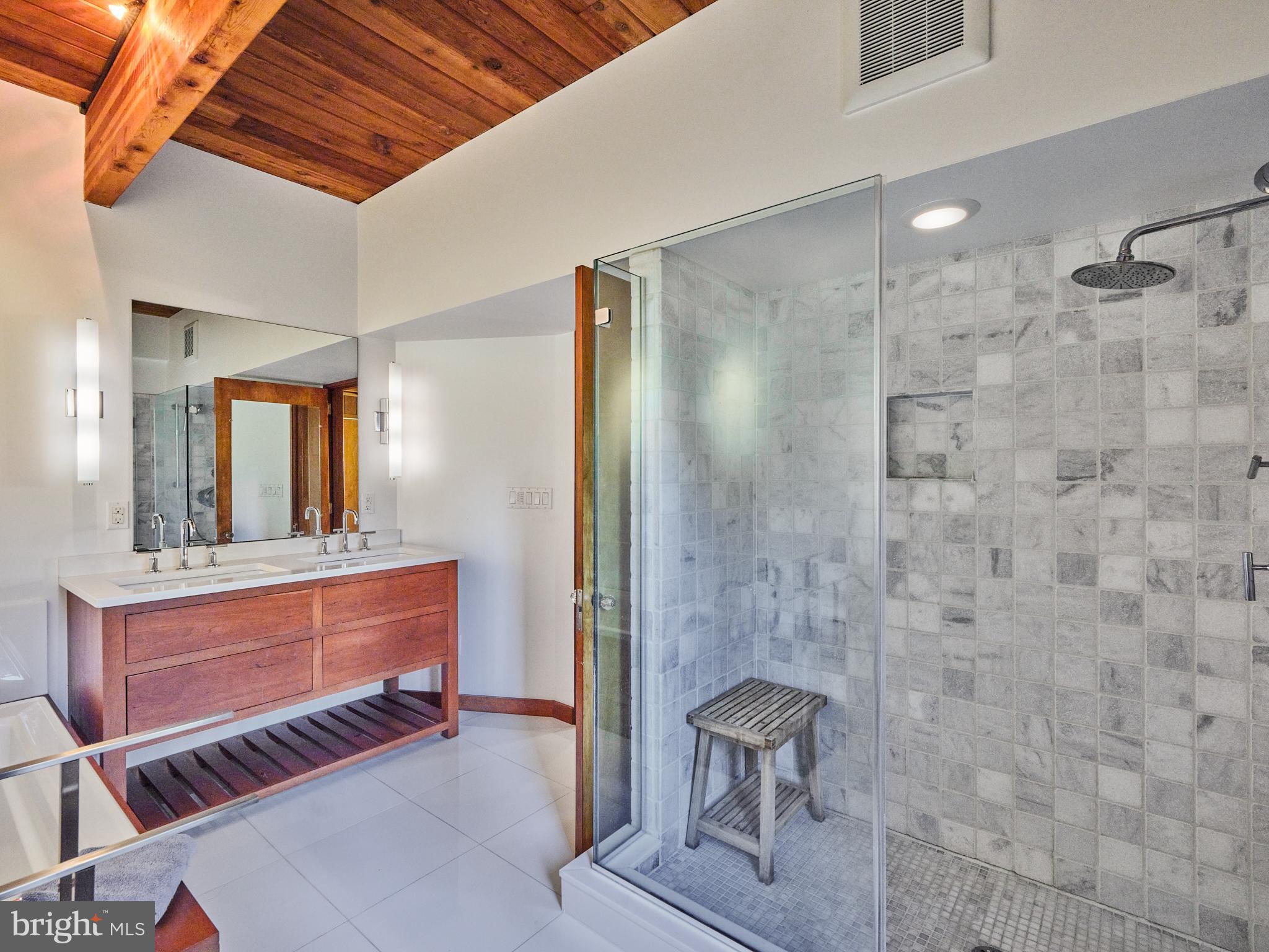 STONE MOUNT @ JERI - Residential