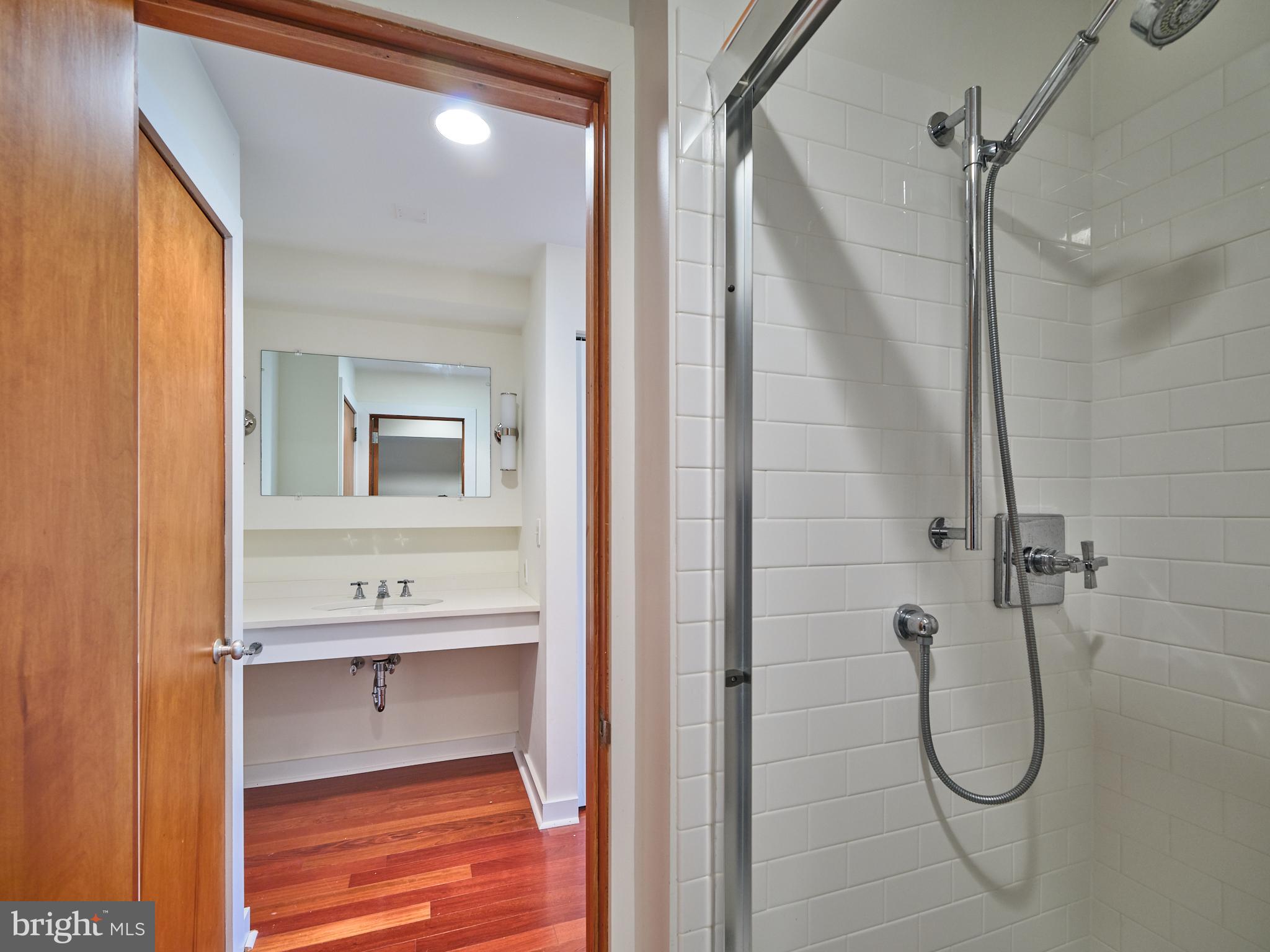 STONE MOUNT @ JERI - Residential