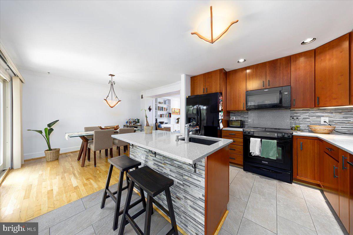 ROCK CREEK MANOR - Residential