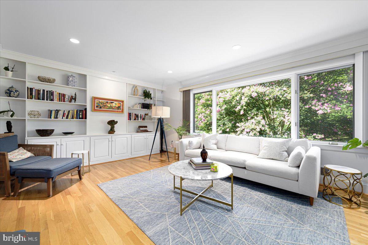 ROCK CREEK MANOR - Residential