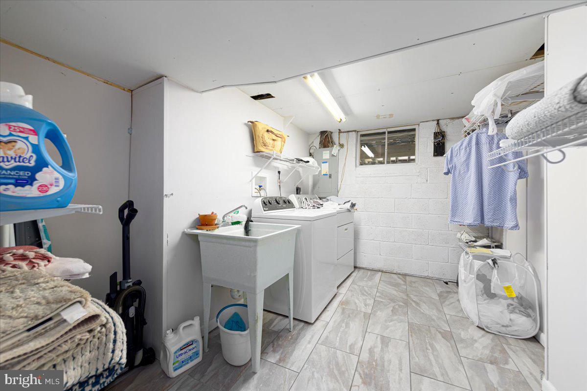 ROCK CREEK MANOR - Residential