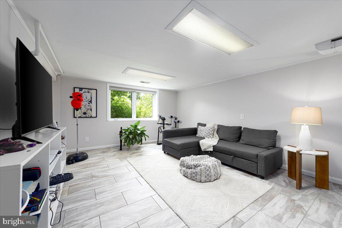 ROCK CREEK MANOR - Residential