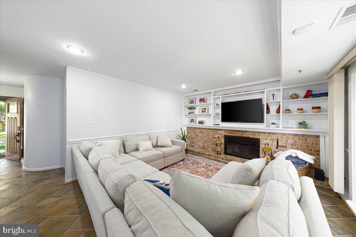 ROCK CREEK MANOR - Residential