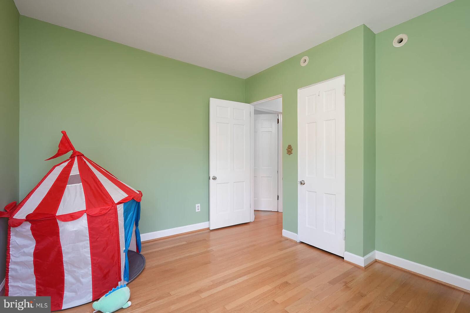 LYON VILLAGE - Residential