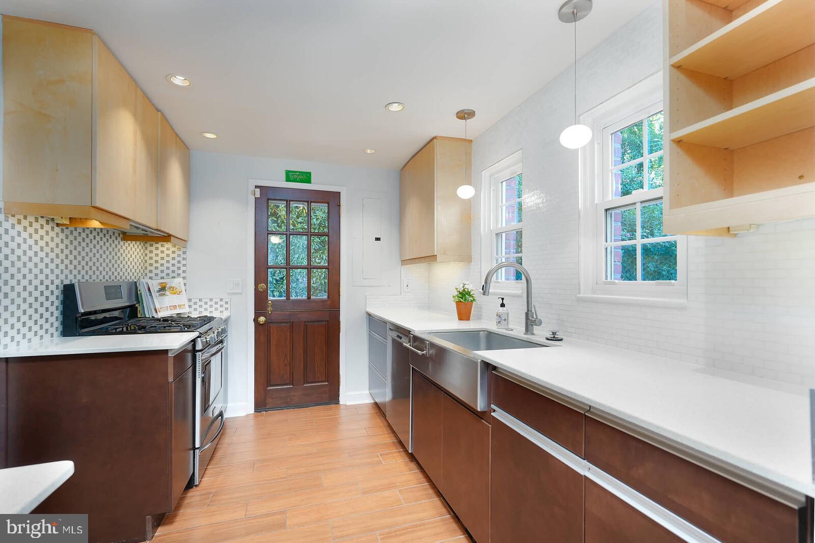 LYON VILLAGE - Residential