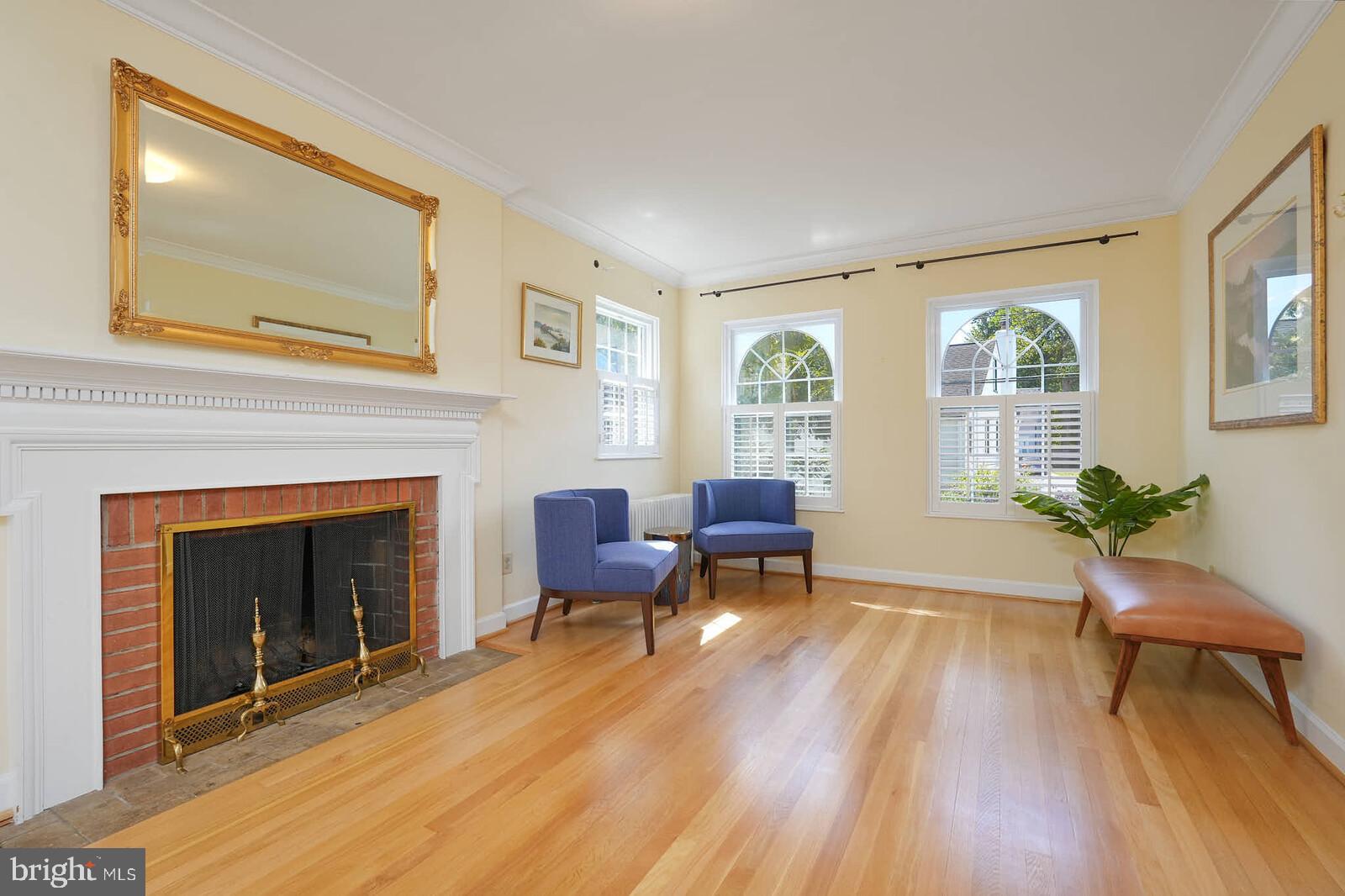 LYON VILLAGE - Residential