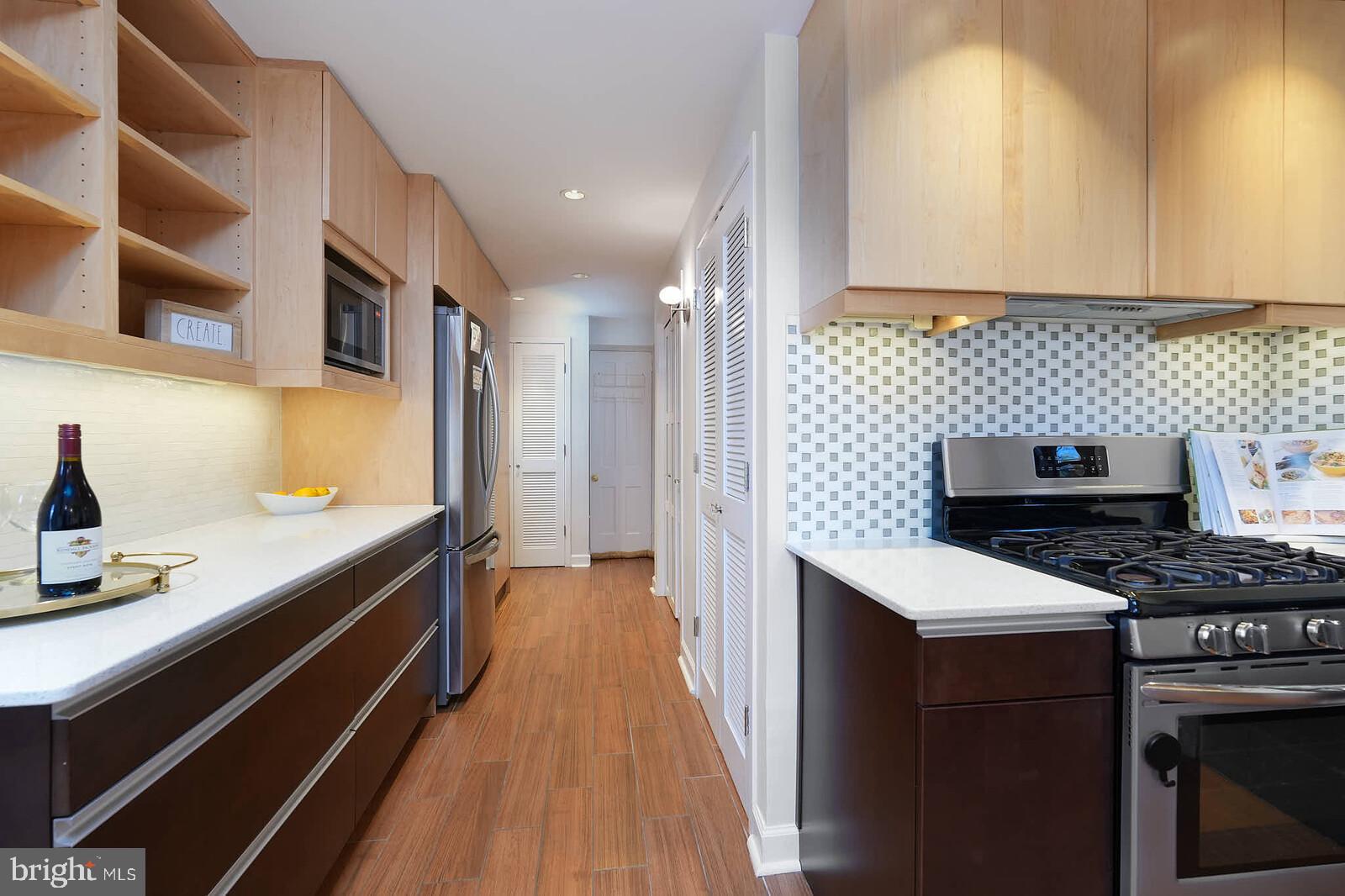 LYON VILLAGE - Residential