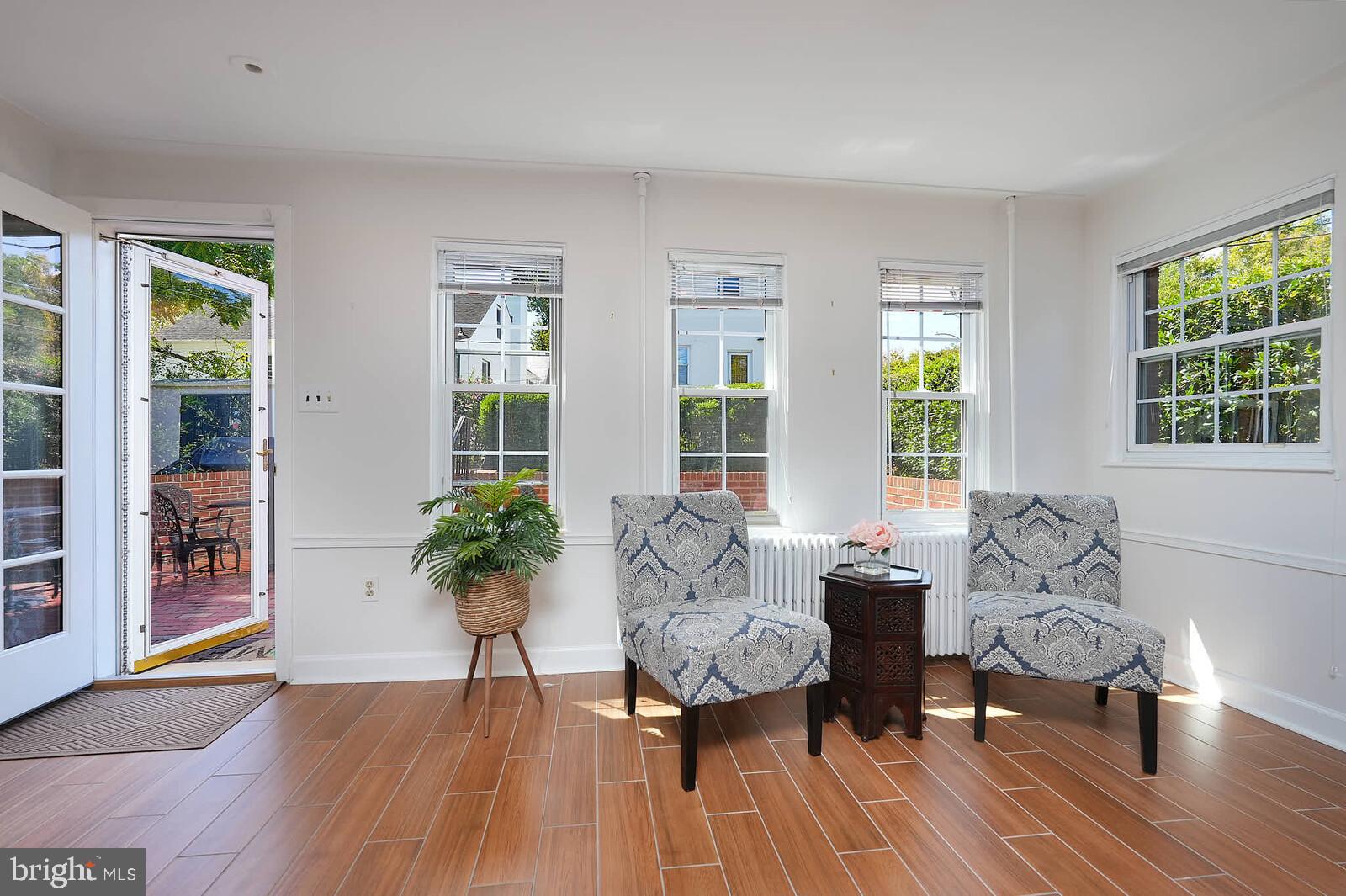 LYON VILLAGE - Residential