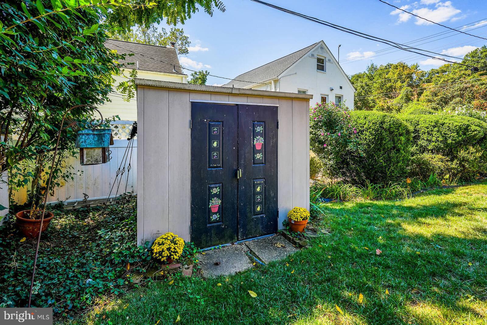 LYON VILLAGE - Residential