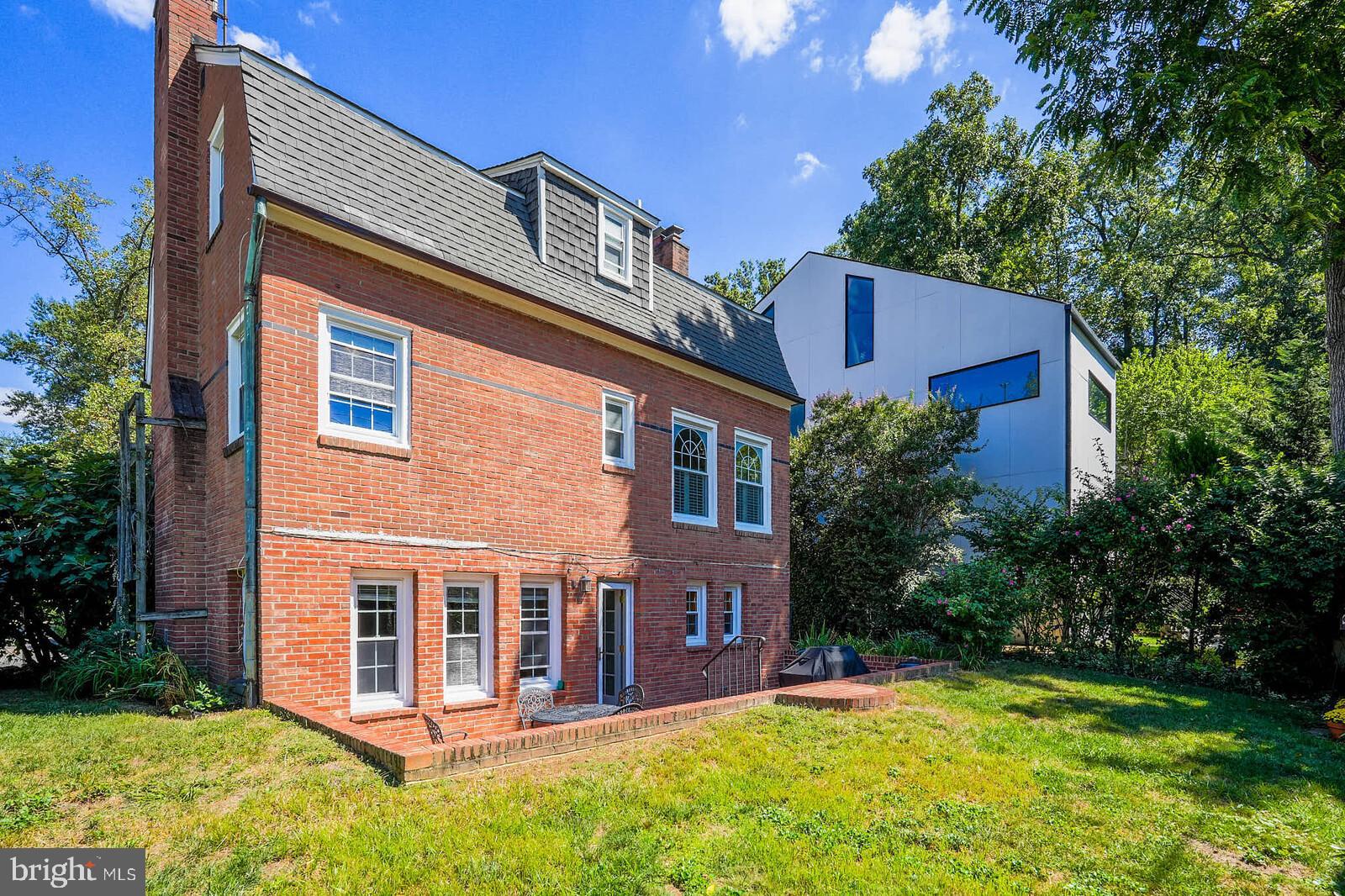 LYON VILLAGE - Residential