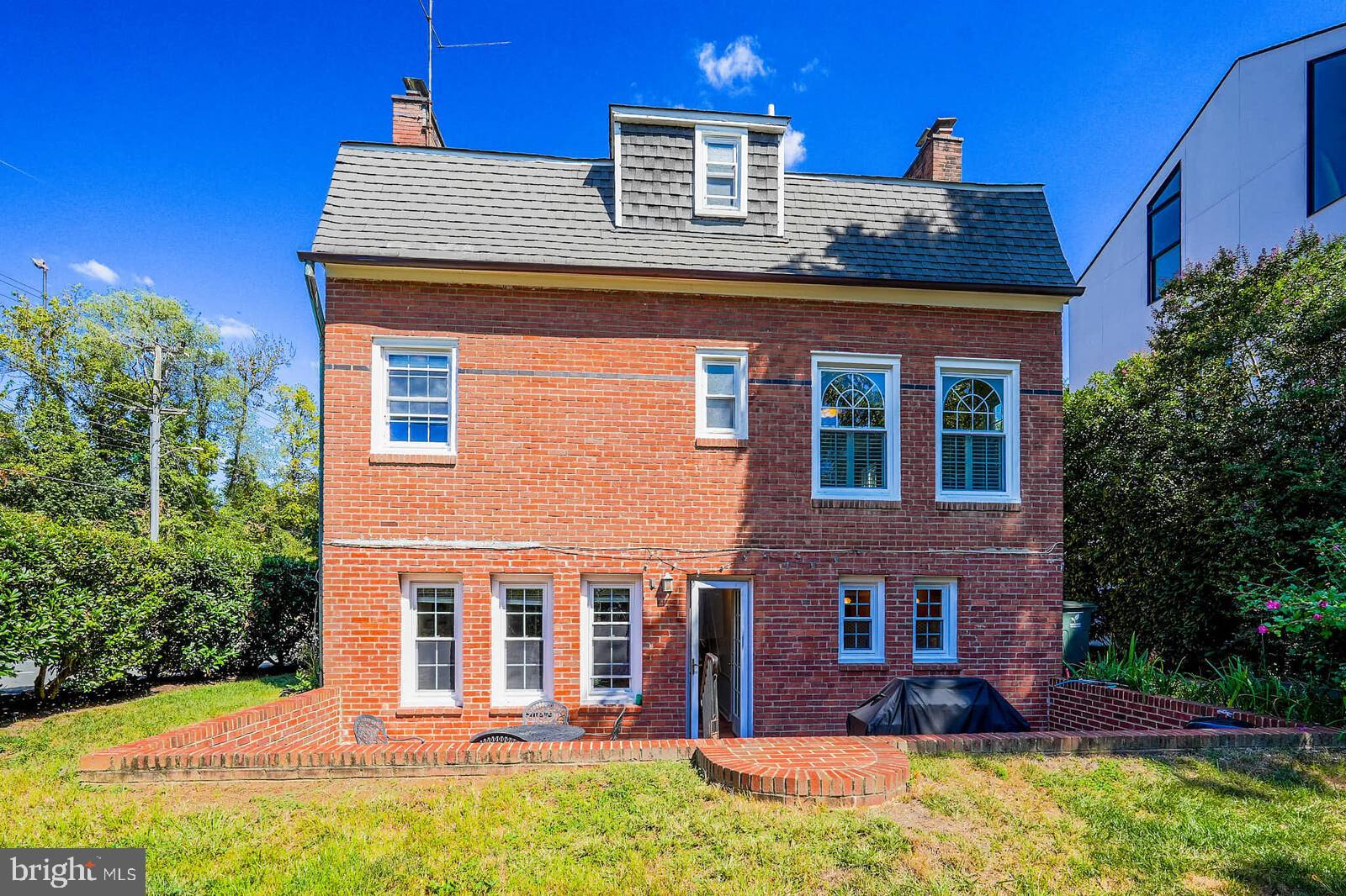 LYON VILLAGE - Residential