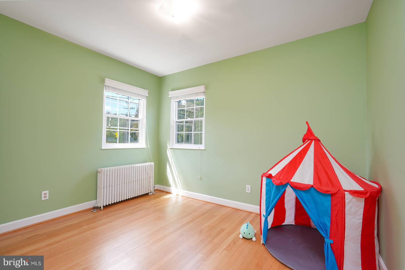 LYON VILLAGE - Residential