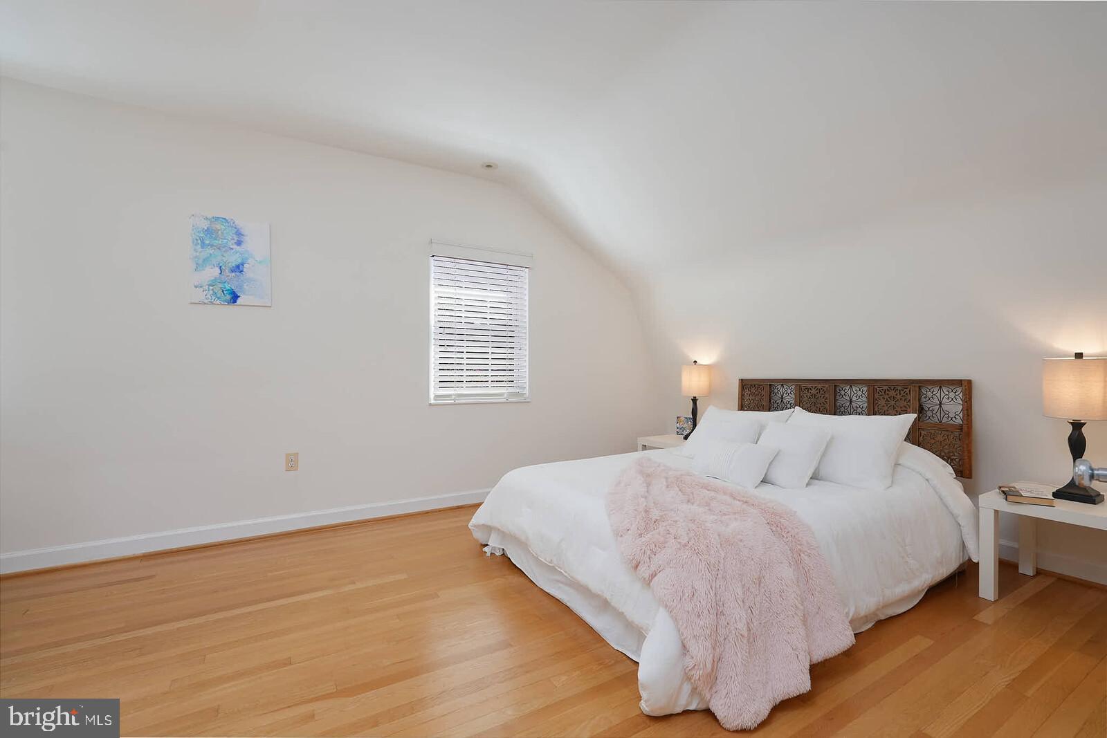 LYON VILLAGE - Residential