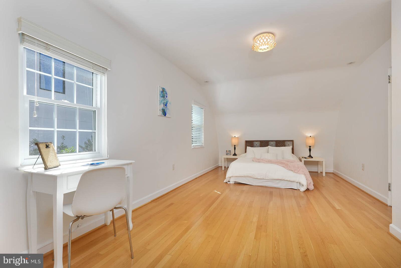 LYON VILLAGE - Residential