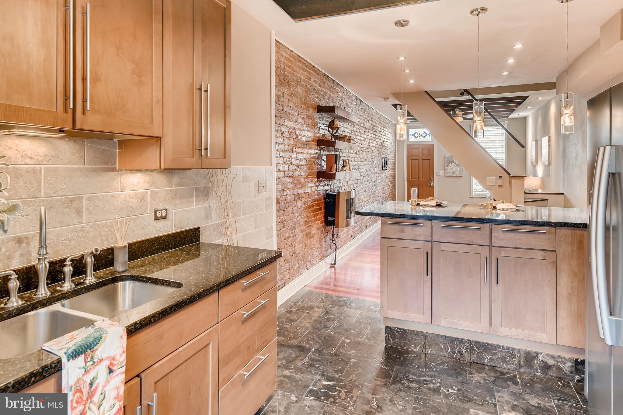 LOCUST POINT - Residential