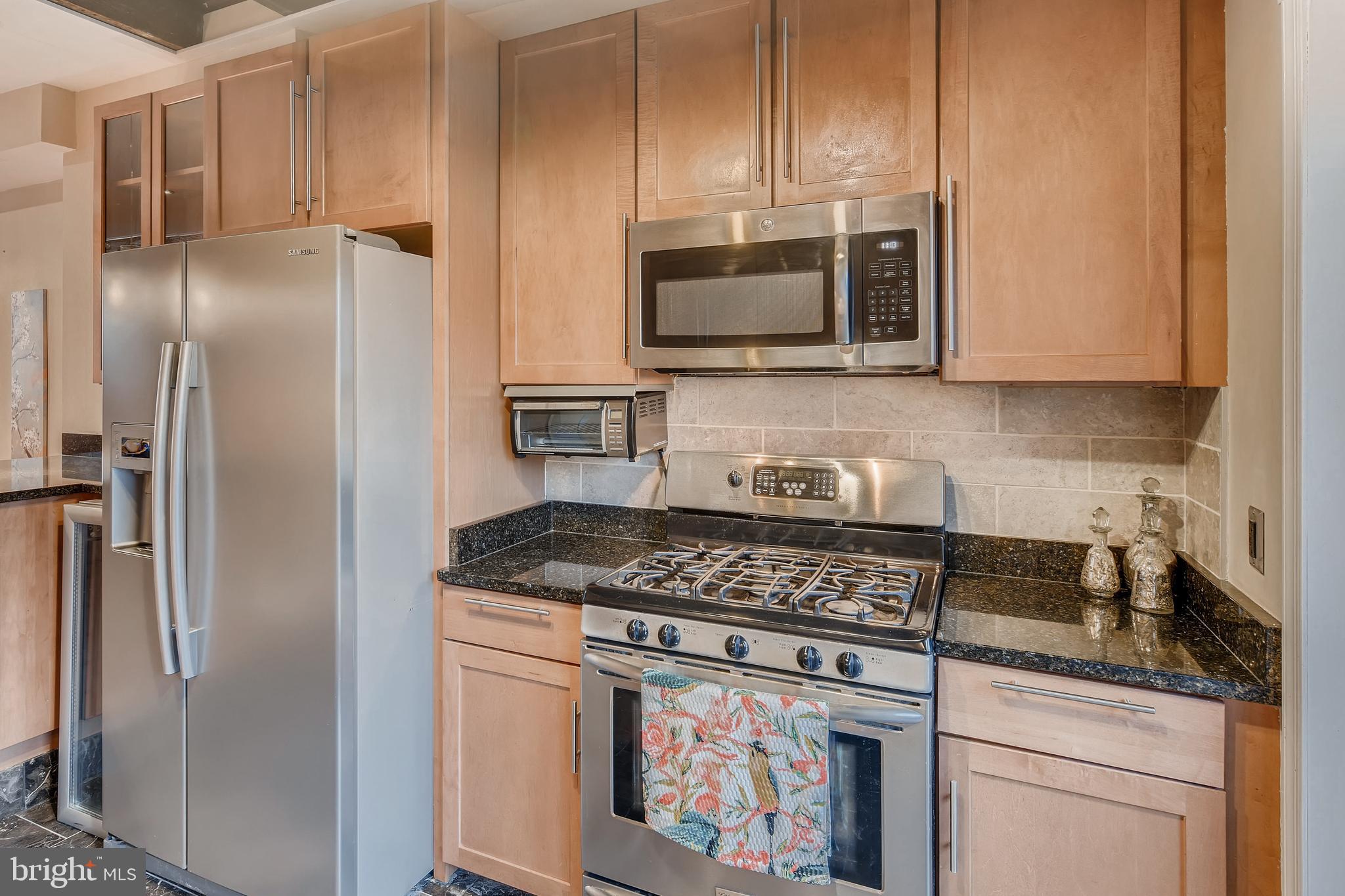 LOCUST POINT - Residential