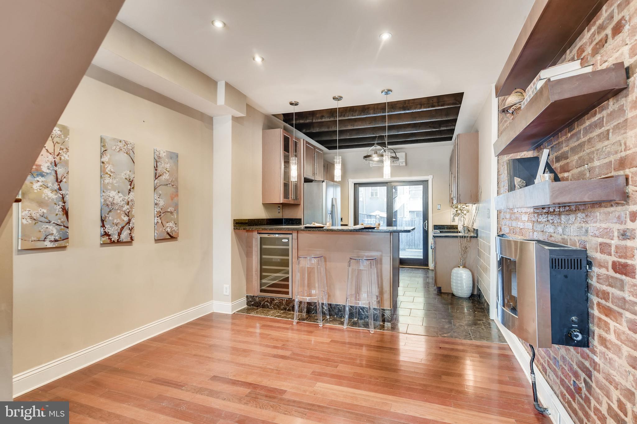 LOCUST POINT - Residential