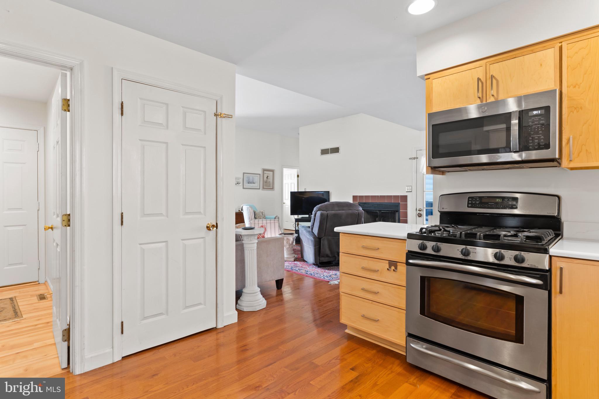 COUNTRY CLUB PARK - Residential